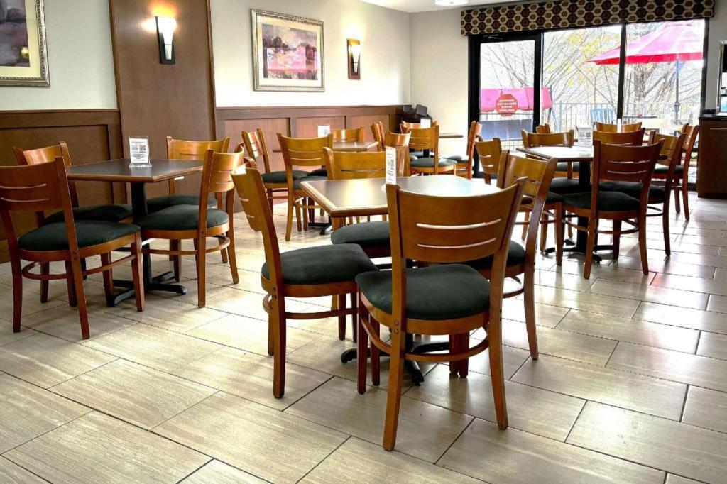 Quality Inn & Suites Dawsonville Ngoại thất bức ảnh