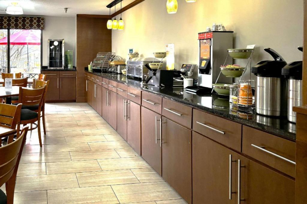 Quality Inn & Suites Dawsonville Ngoại thất bức ảnh